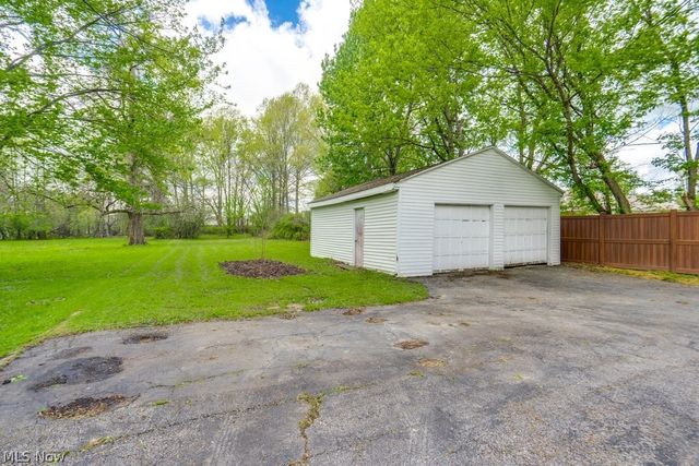 7086 MacKenzie Road, Olmsted Twp, OH 44138