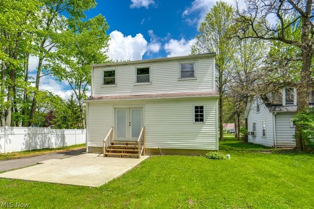 7086 MacKenzie Road, Olmsted Twp, OH 44138