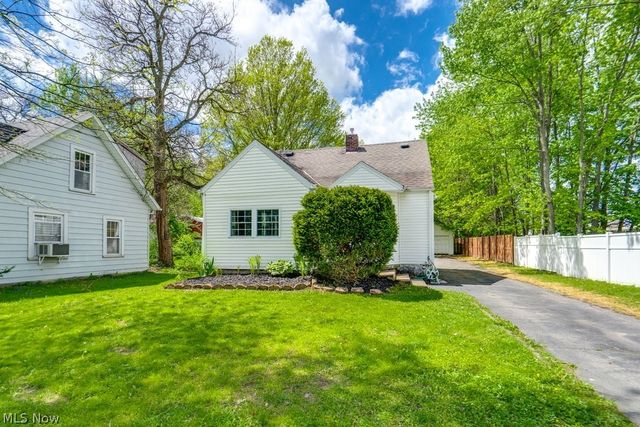 7086 MacKenzie Road, Olmsted Twp, OH 44138