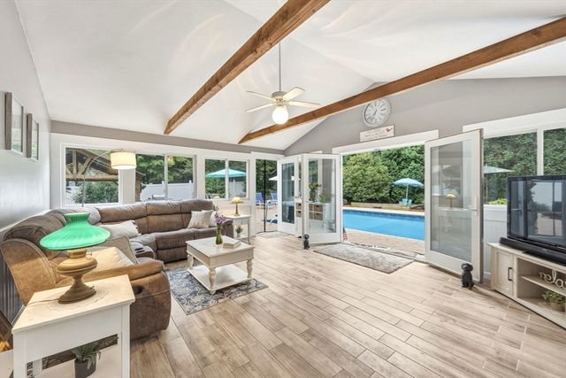 6 Rogers Ave, Marlborough, MA 01752