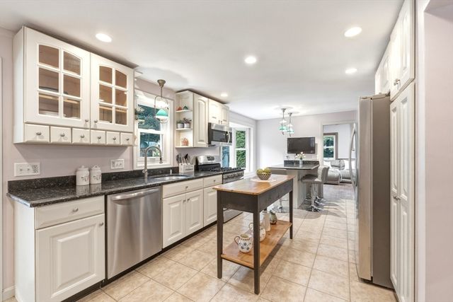 6 Rogers Ave, Marlborough, MA 01752