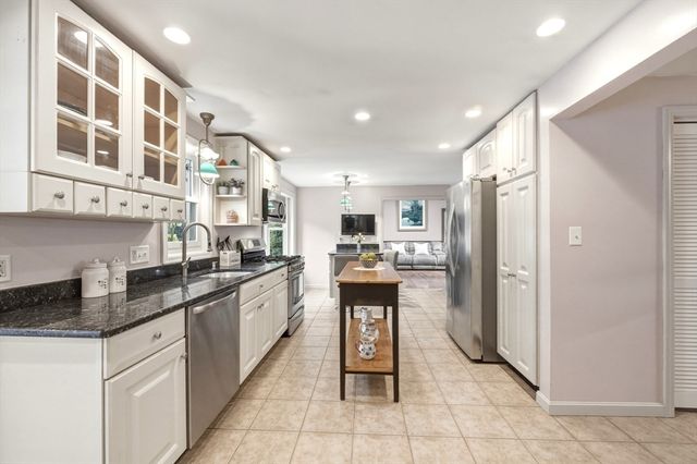 6 Rogers Ave, Marlborough, MA 01752