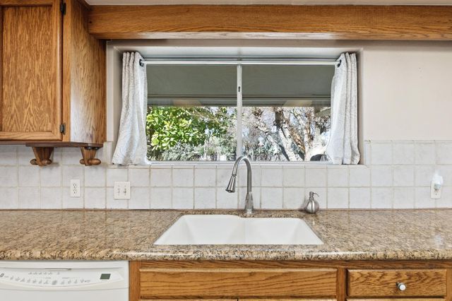 7176 E Butler Avenue, Fresno, CA 93737