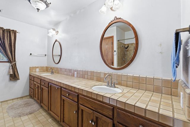 7176 E Butler Avenue, Fresno, CA 93737