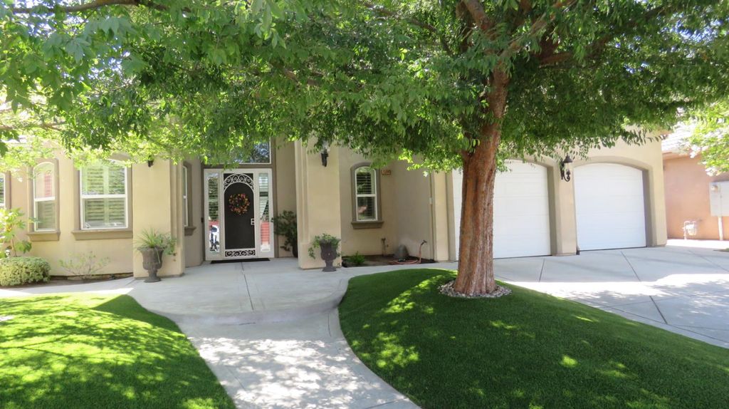 Image 1 of property listing at 15641 Oak Drive, Kerman, CA 93630