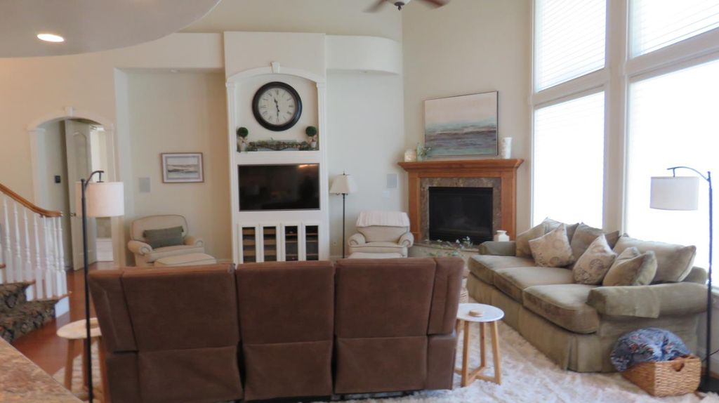 Image 13 of property listing at 15641 Oak Drive, Kerman, CA 93630