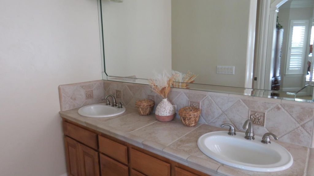Image 16 of property listing at 15641 Oak Drive, Kerman, CA 93630