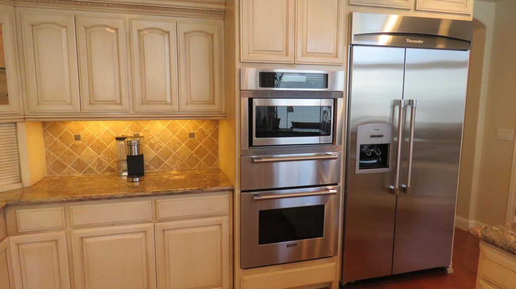 Image 4 of property listing at 15641 Oak Drive, Kerman, CA 93630