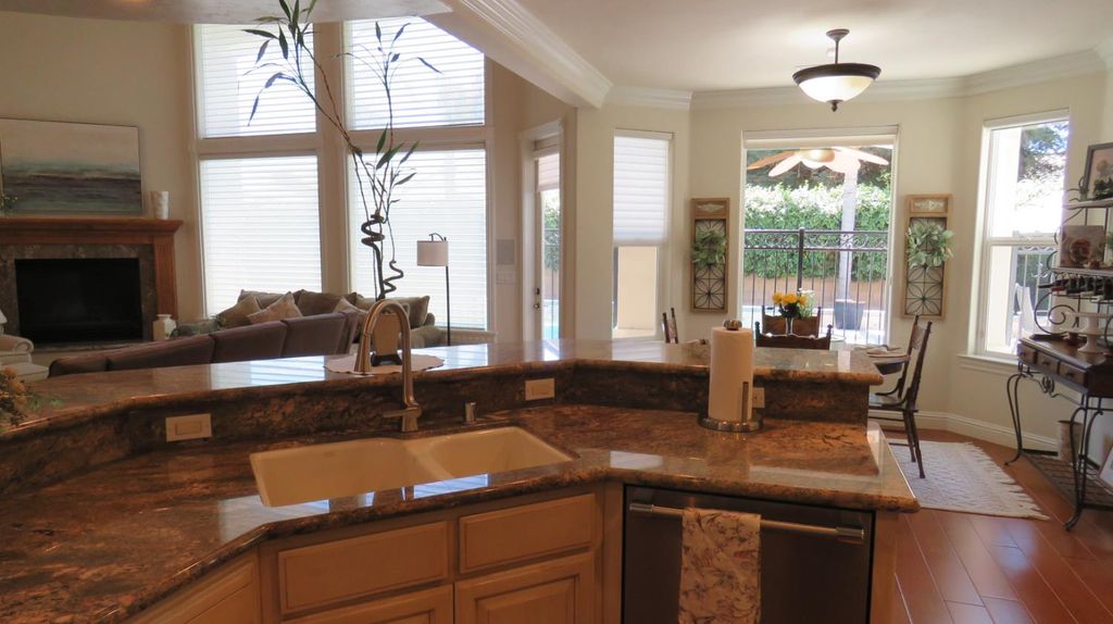 Image 6 of property listing at 15641 Oak Drive, Kerman, CA 93630