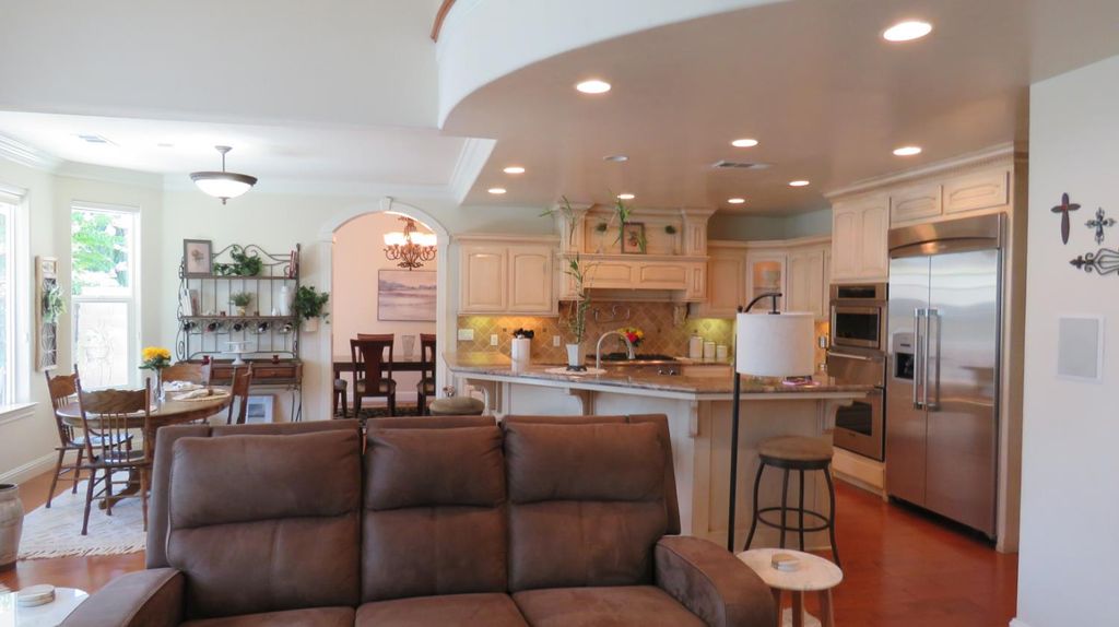 Image 8 of property listing at 15641 Oak Drive, Kerman, CA 93630