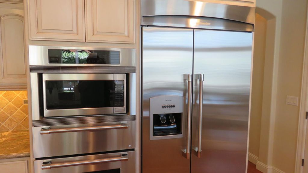 Image 9 of property listing at 15641 Oak Drive, Kerman, CA 93630