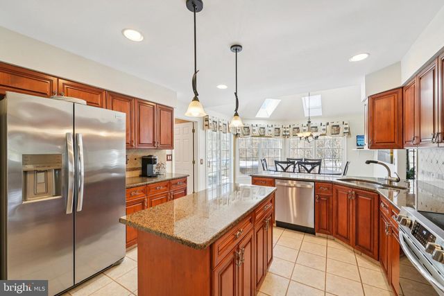 14 DAYLILY DR, Mount Laurel, NJ 08054