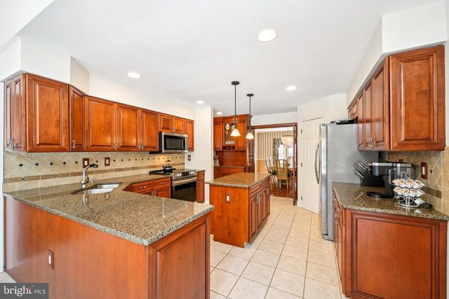 14 DAYLILY DR, Mount Laurel, NJ 08054