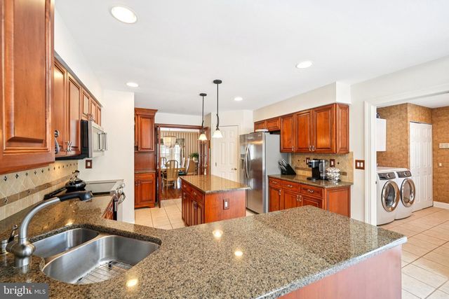 14 DAYLILY DR, Mount Laurel, NJ 08054