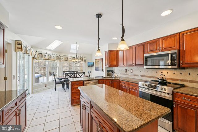 14 DAYLILY DR, Mount Laurel, NJ 08054