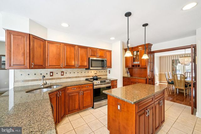 14 DAYLILY DR, Mount Laurel, NJ 08054