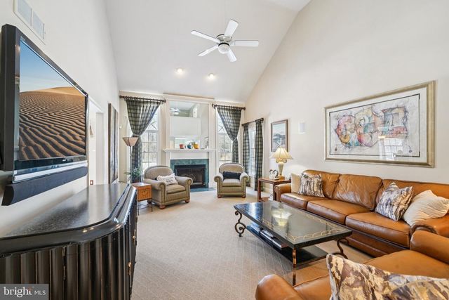 14 DAYLILY DR, Mount Laurel, NJ 08054