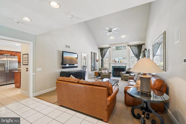 14 DAYLILY DR, Mount Laurel, NJ 08054