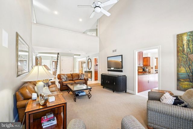 14 DAYLILY DR, Mount Laurel, NJ 08054