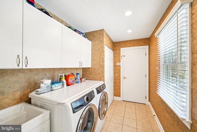 14 DAYLILY DR, Mount Laurel, NJ 08054