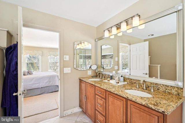 14 DAYLILY DR, Mount Laurel, NJ 08054