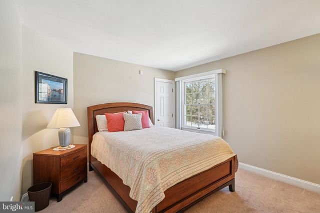 14 DAYLILY DR, Mount Laurel, NJ 08054