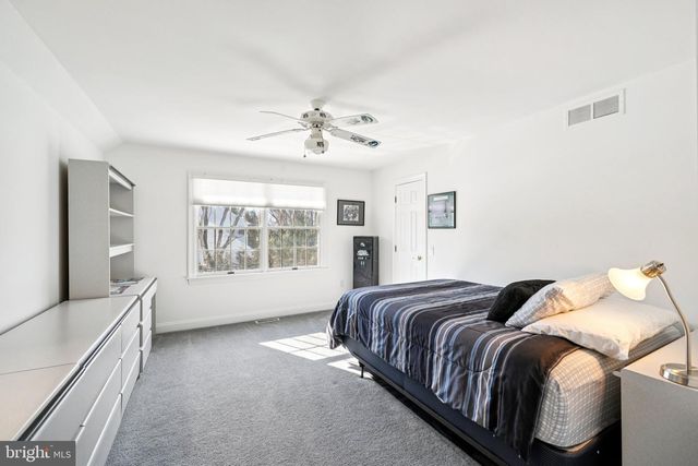 14 DAYLILY DR, Mount Laurel, NJ 08054