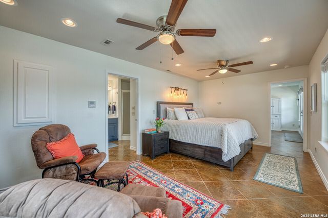 519 CEDARHILL DR, Granite Shoals, TX 78654