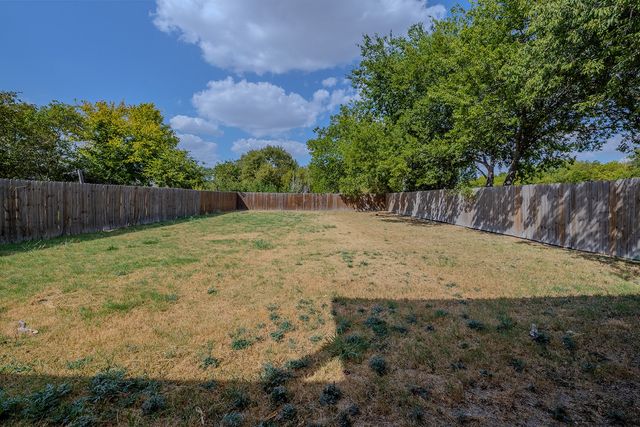 807 Dr Martin Luther King Jr Boulevard, Waxahachie, TX 75165