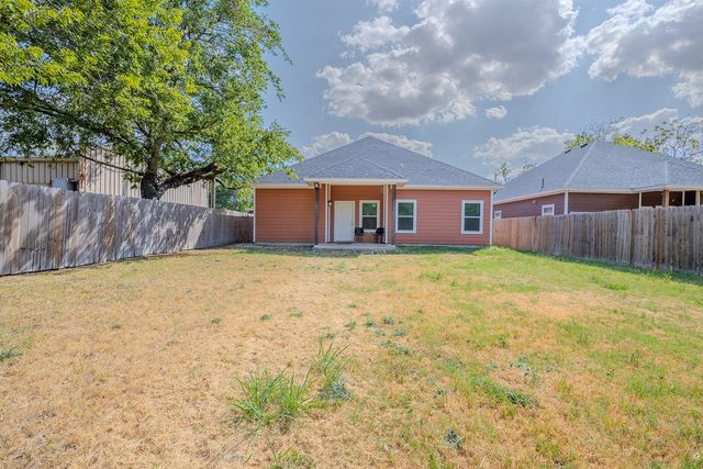 807 Dr Martin Luther King Jr Boulevard, Waxahachie, TX 75165