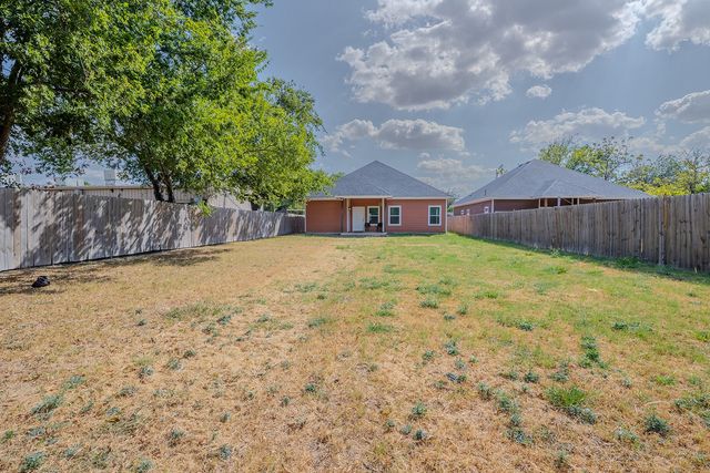 807 Dr Martin Luther King Jr Boulevard, Waxahachie, TX 75165