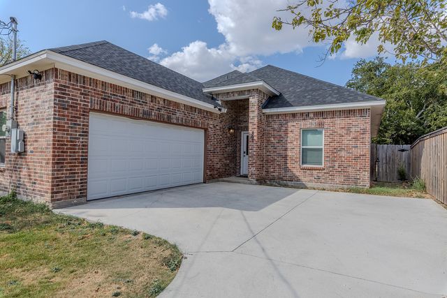 807 Dr Martin Luther King Jr Boulevard, Waxahachie, TX 75165