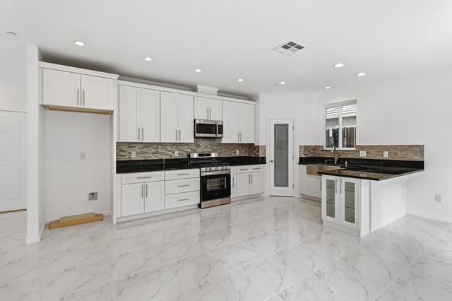 9100 Lakemont Dr, Elk Grove, CA 95624