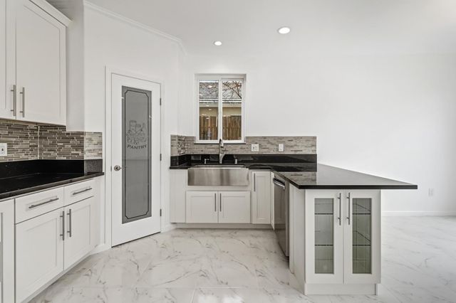 9100 Lakemont Dr, Elk Grove, CA 95624