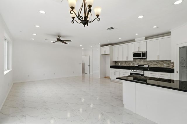 9100 Lakemont Dr, Elk Grove, CA 95624