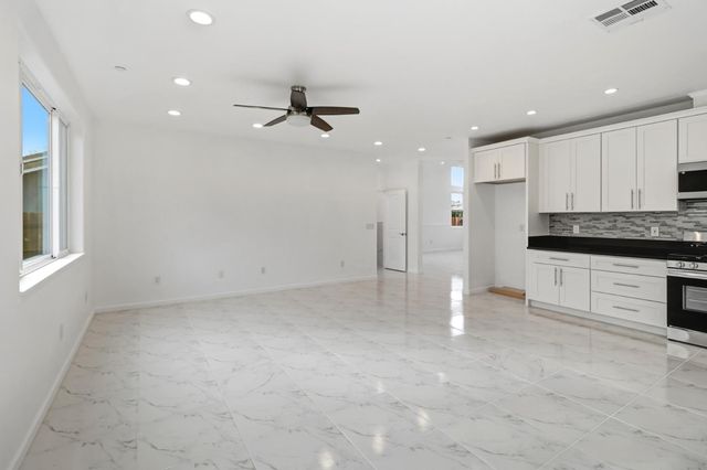 9100 Lakemont Dr, Elk Grove, CA 95624