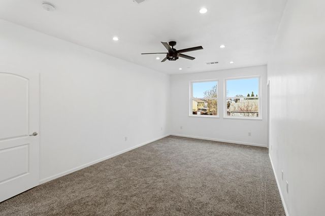 9100 Lakemont Dr, Elk Grove, CA 95624