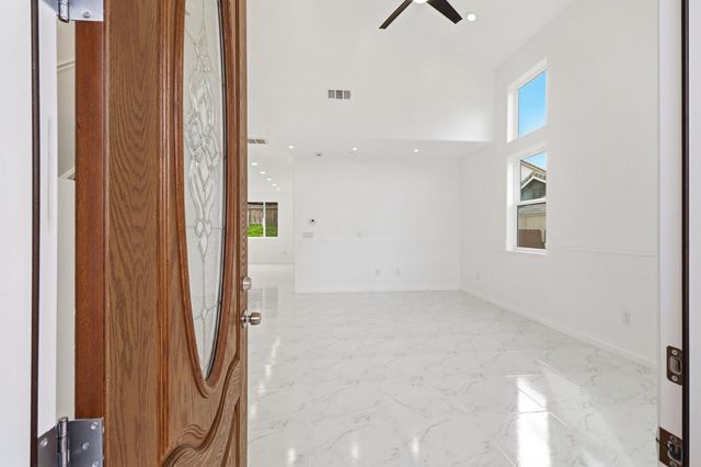 9100 Lakemont Dr, Elk Grove, CA 95624