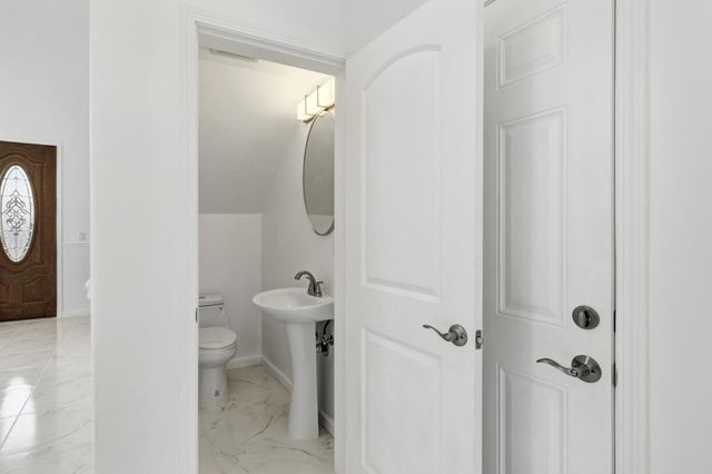 9100 Lakemont Dr, Elk Grove, CA 95624