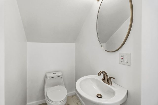 9100 Lakemont Dr, Elk Grove, CA 95624