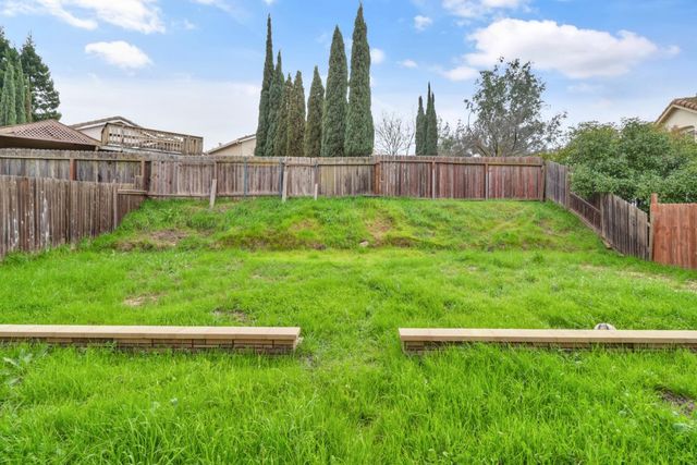 9100 Lakemont Dr, Elk Grove, CA 95624