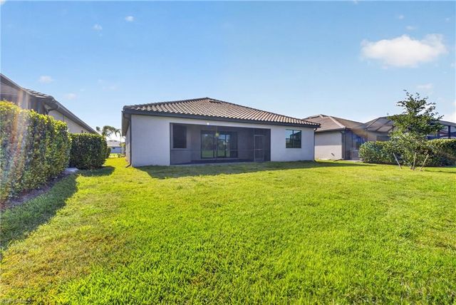 1388 Birdie DR, Naples, FL 34120