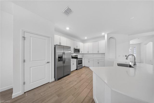 1388 Birdie DR, Naples, FL 34120
