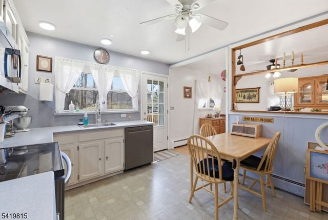 36 Esther Dr, Vernon Twp., NJ 07422