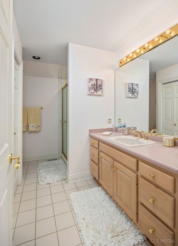 230 Honey Lake Court, North Barrington, IL 60010