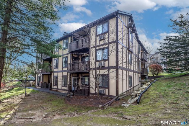 28 Rollingwood Drive 28, Brookfield, CT 06804