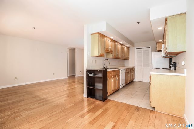 28 Rollingwood Drive 28, Brookfield, CT 06804