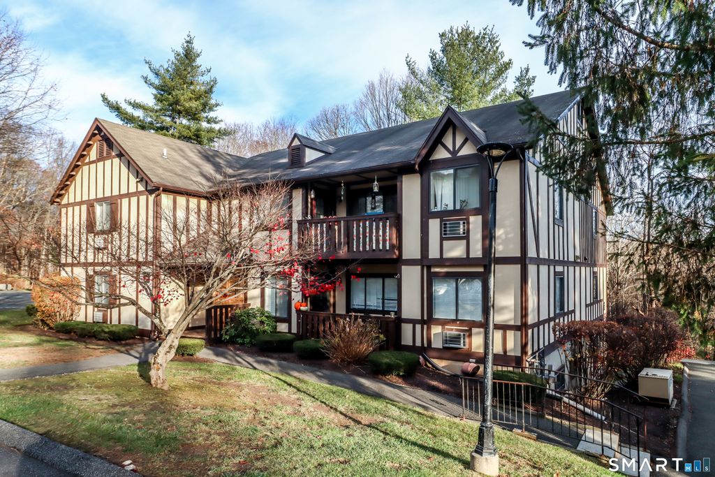 28 Rollingwood Drive 28, Brookfield, CT 06804