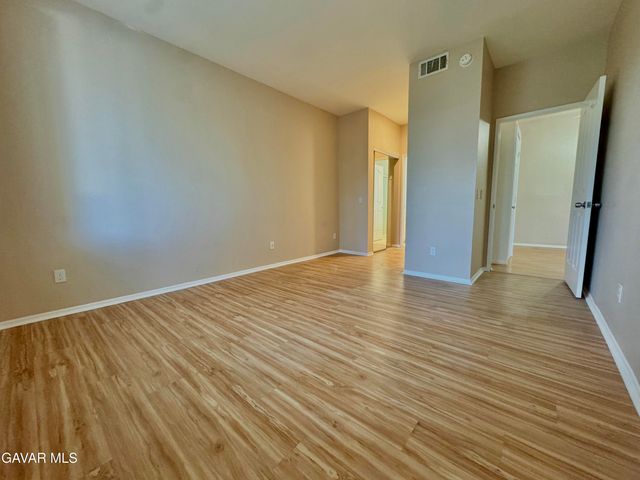 2827 W Avenue K12 Apt 211, Lancaster, CA 93536