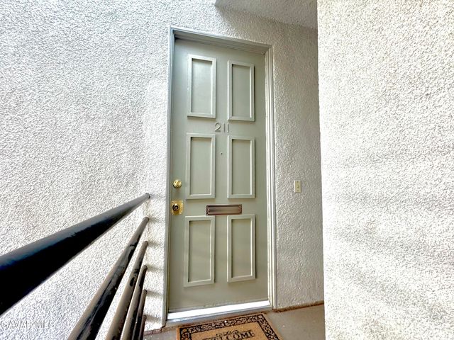 2827 W Avenue K12 Apt 211, Lancaster, CA 93536